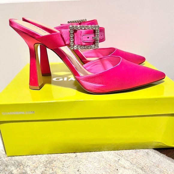 Gianni Bini Shoes - Gianni Bini “Mahleenah” Fuchsia/Pink Heeled Mule